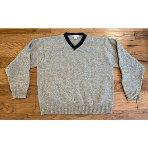 J Crew Mens Sweater 100%  Shetland Wool Medium V-Neck Tan w/Navy Trim EUC